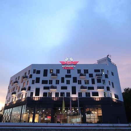 Hype Motorsport Hotel Nilai Esterno foto