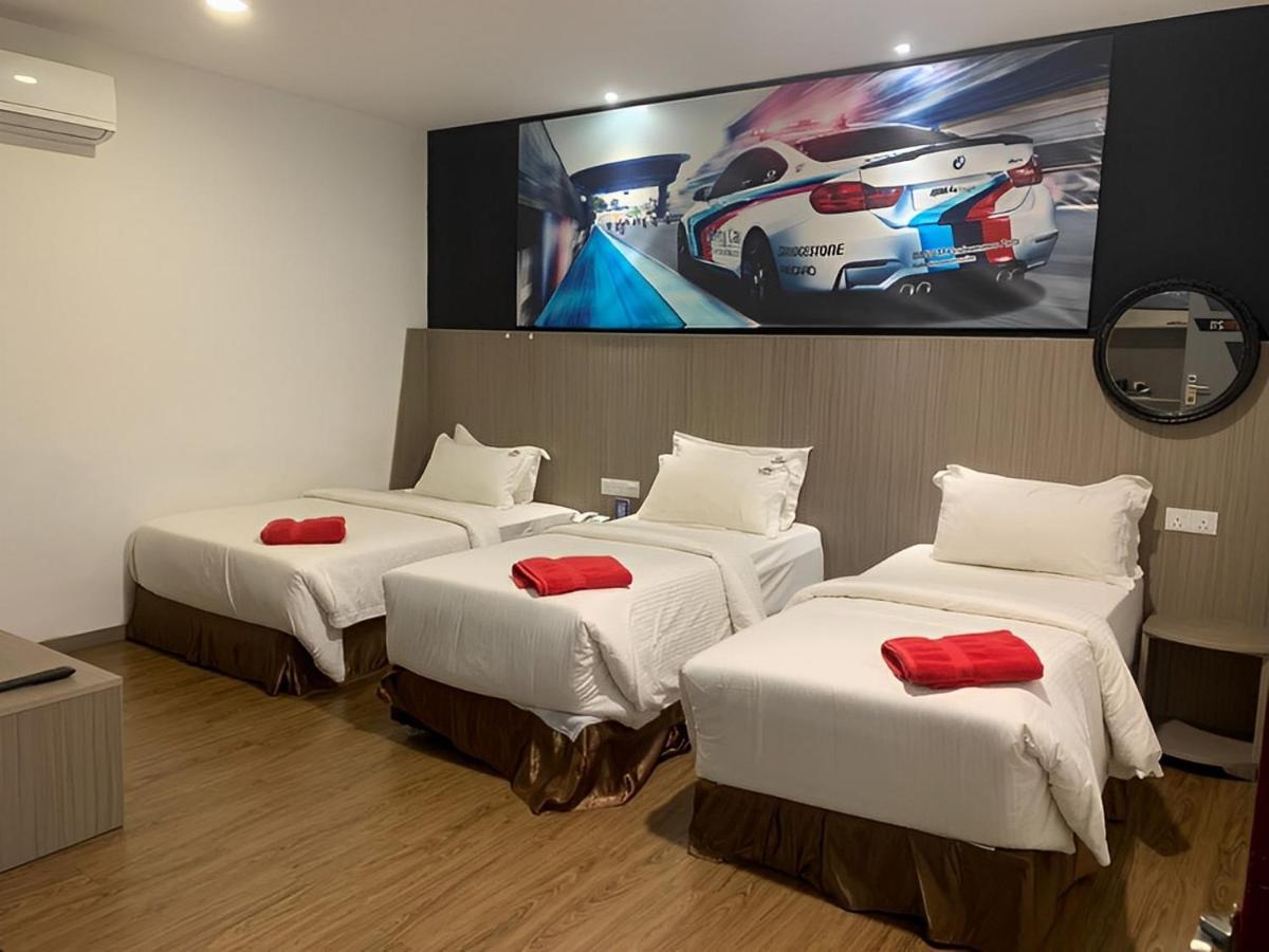 Hype Motorsport Hotel Nilai Esterno foto