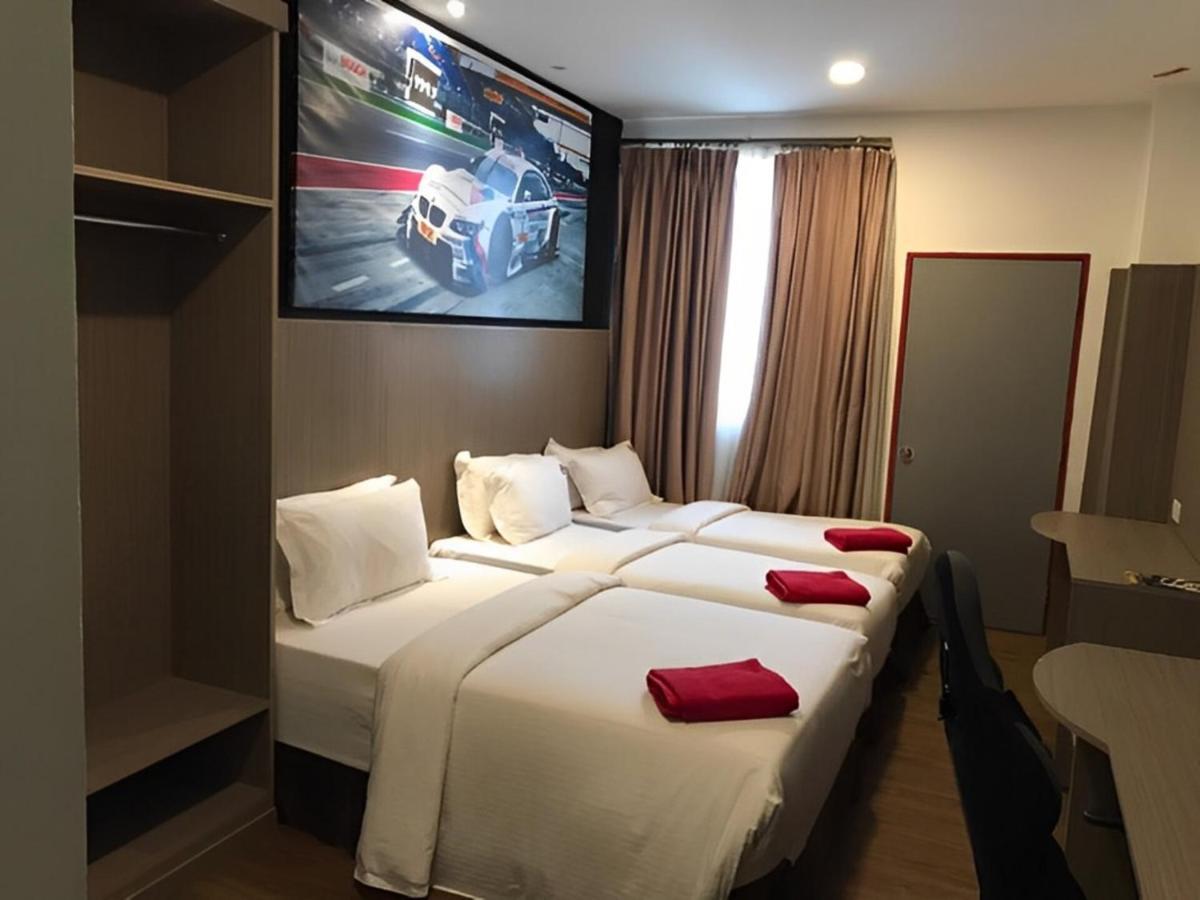 Hype Motorsport Hotel Nilai Esterno foto