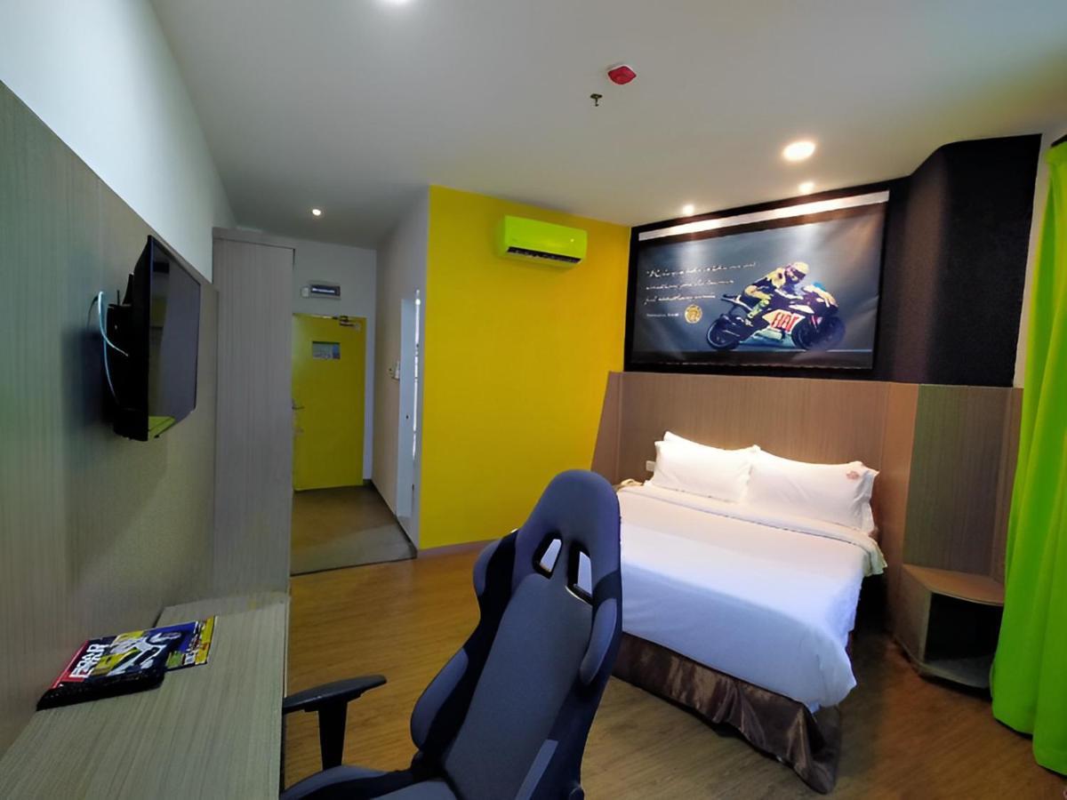 Hype Motorsport Hotel Nilai Esterno foto