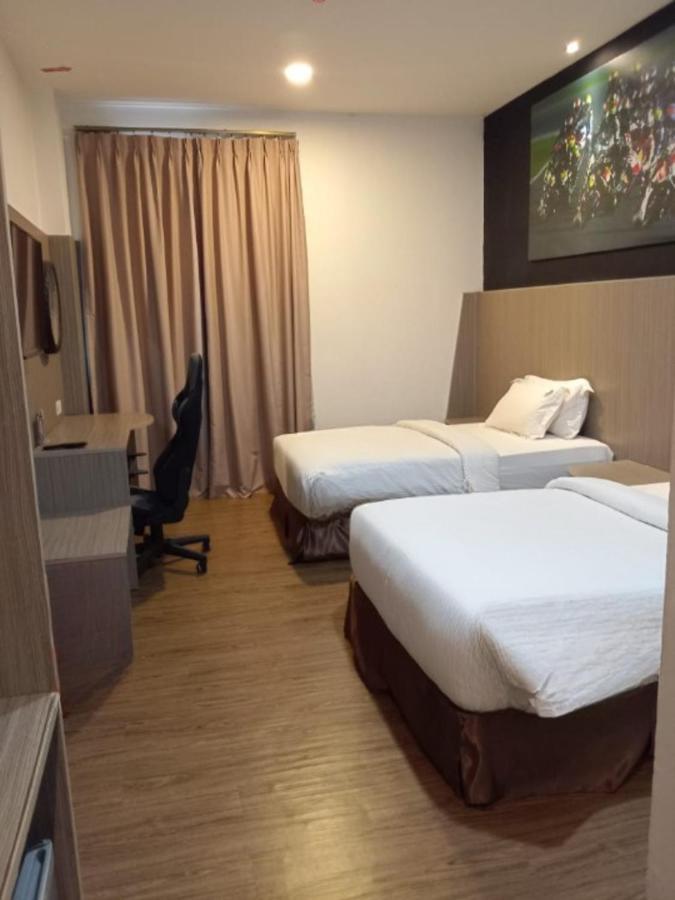 Hype Motorsport Hotel Nilai Esterno foto