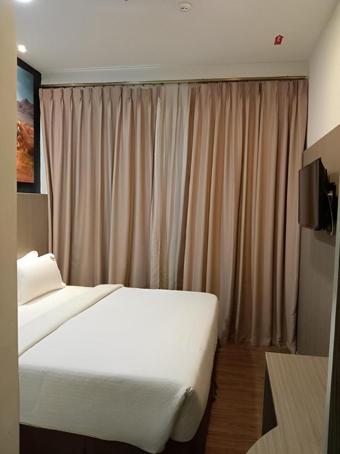 Hype Motorsport Hotel Nilai Esterno foto