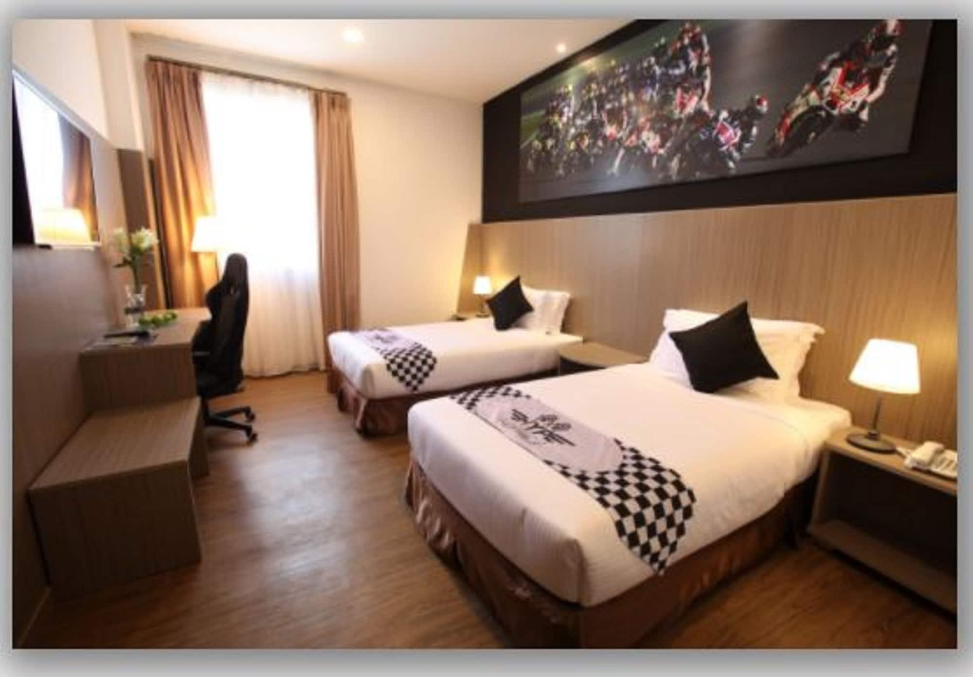 Hype Motorsport Hotel Nilai Esterno foto
