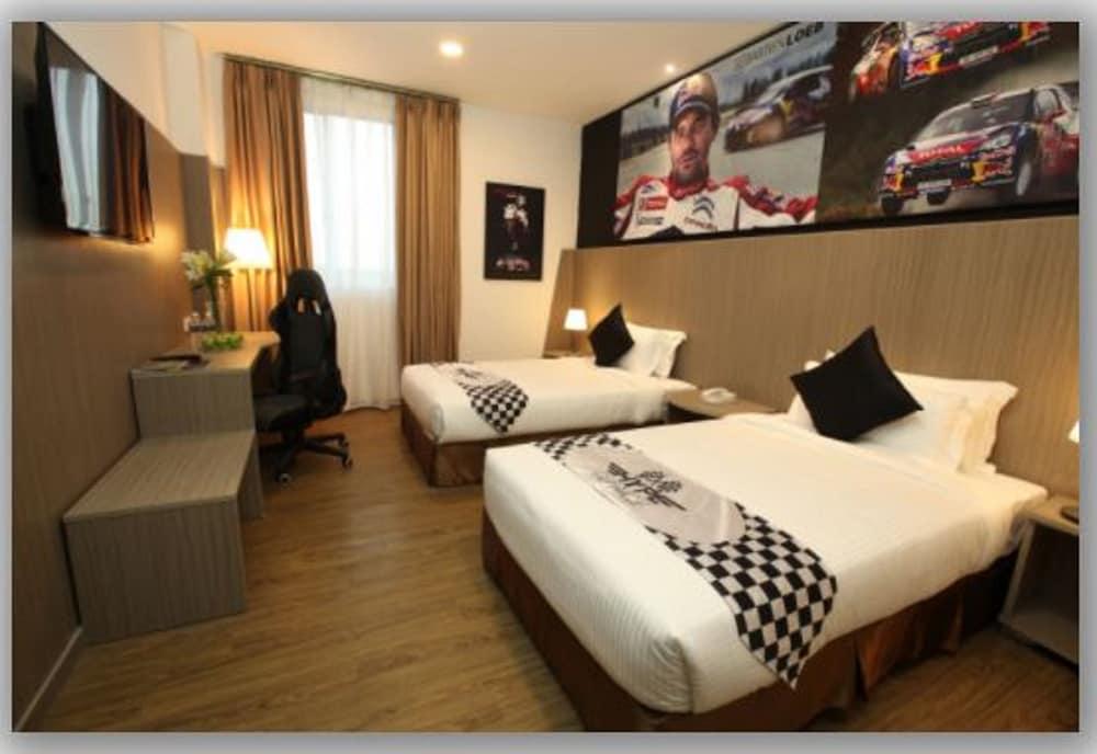 Hype Motorsport Hotel Nilai Esterno foto