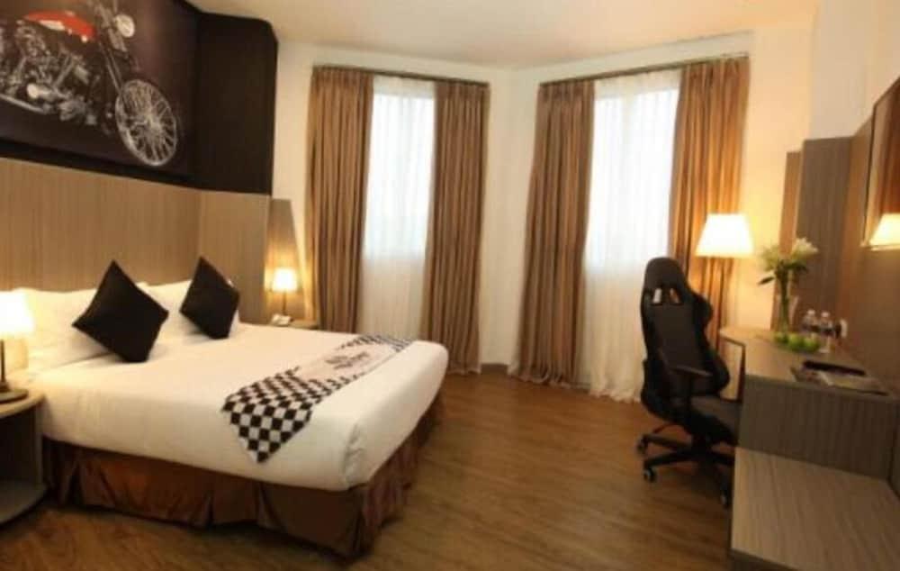 Hype Motorsport Hotel Nilai Esterno foto