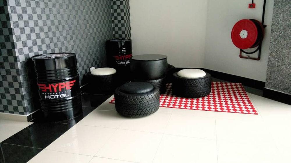 Hype Motorsport Hotel Nilai Esterno foto