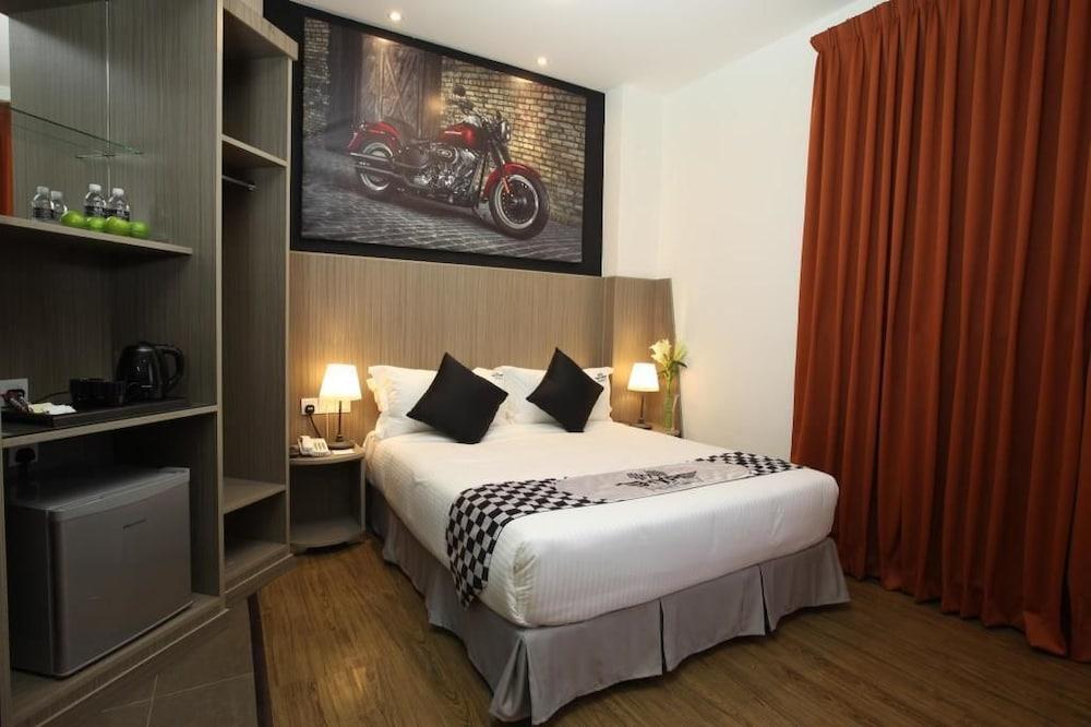 Hype Motorsport Hotel Nilai Esterno foto