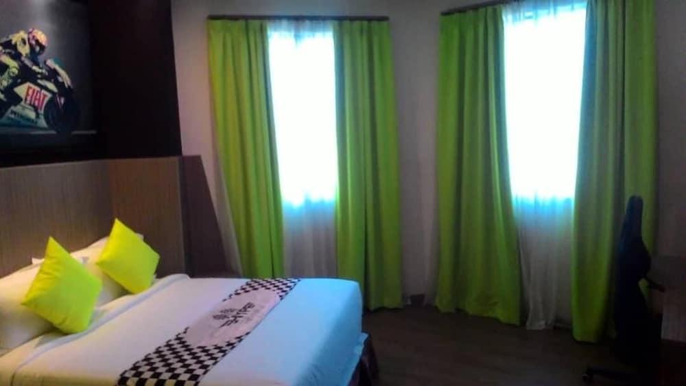 Hype Motorsport Hotel Nilai Esterno foto