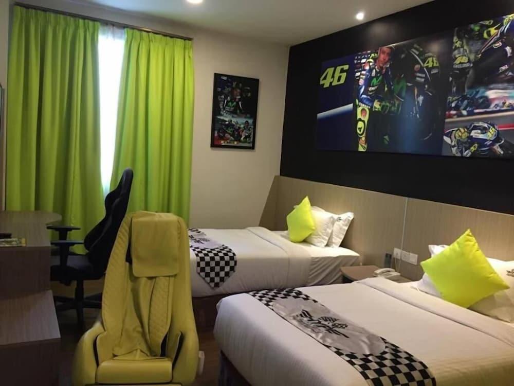 Hype Motorsport Hotel Nilai Esterno foto
