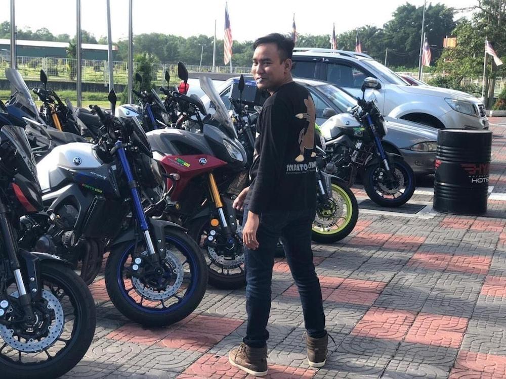 Hype Motorsport Hotel Nilai Esterno foto