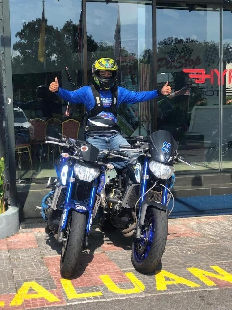 Hype Motorsport Hotel Nilai Esterno foto
