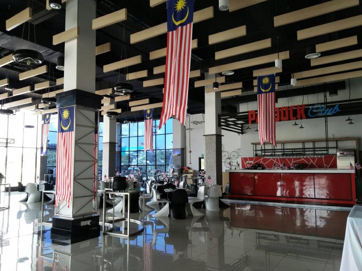 Hype Motorsport Hotel Nilai Esterno foto