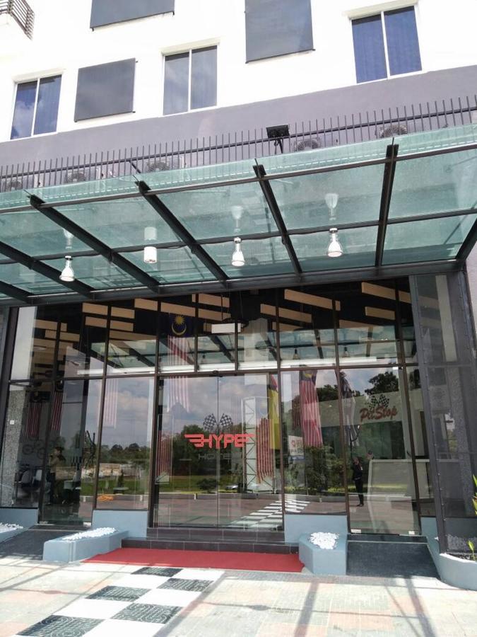 Hype Motorsport Hotel Nilai Esterno foto