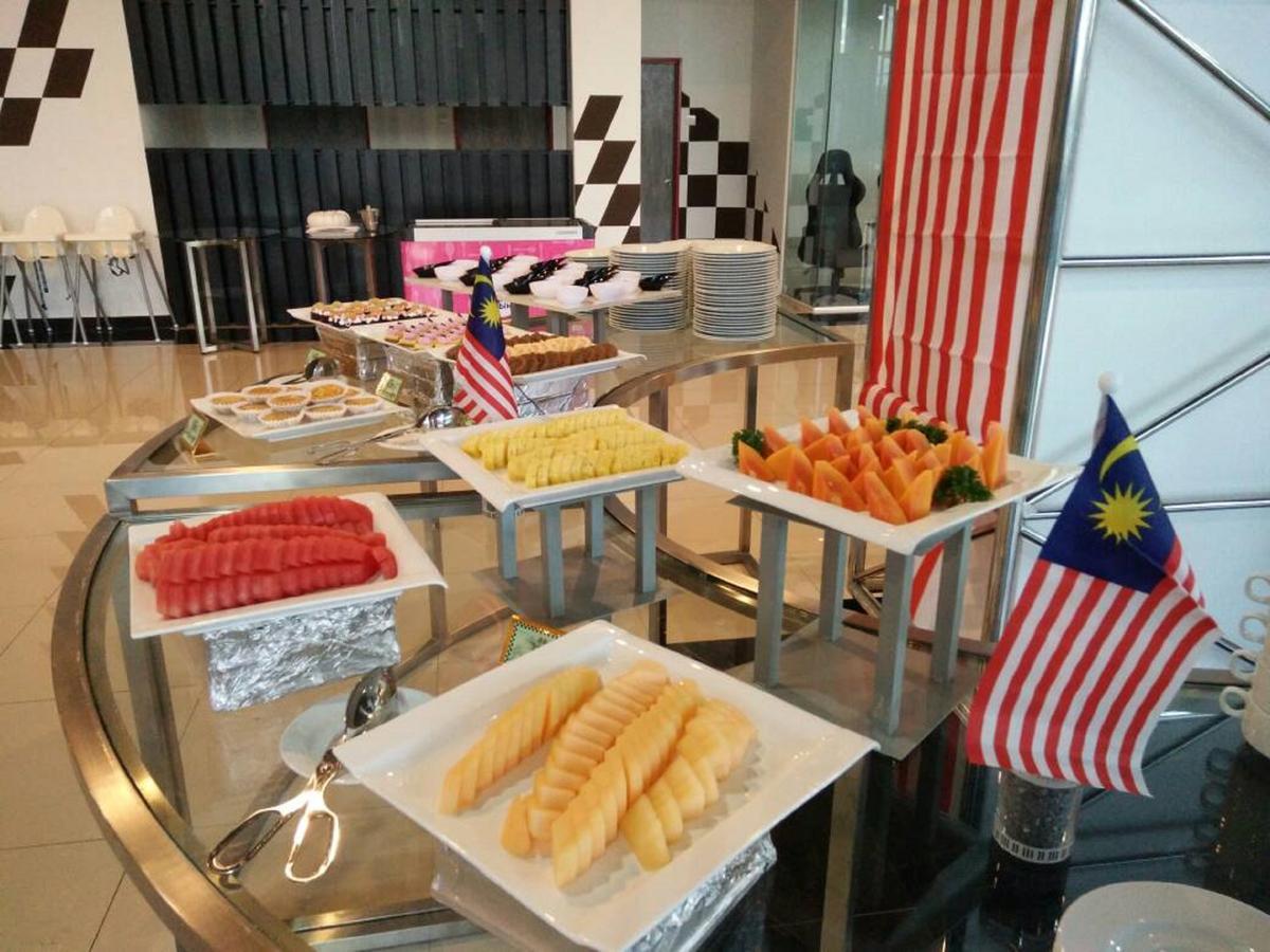 Hype Motorsport Hotel Nilai Esterno foto