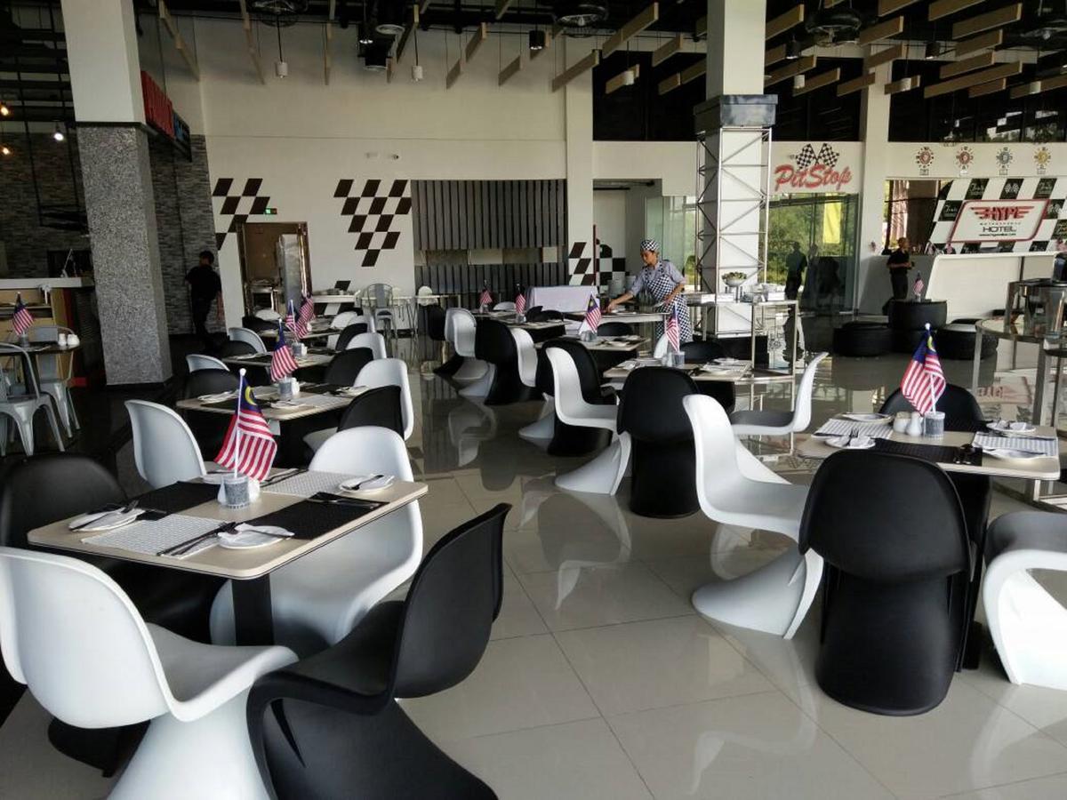 Hype Motorsport Hotel Nilai Esterno foto