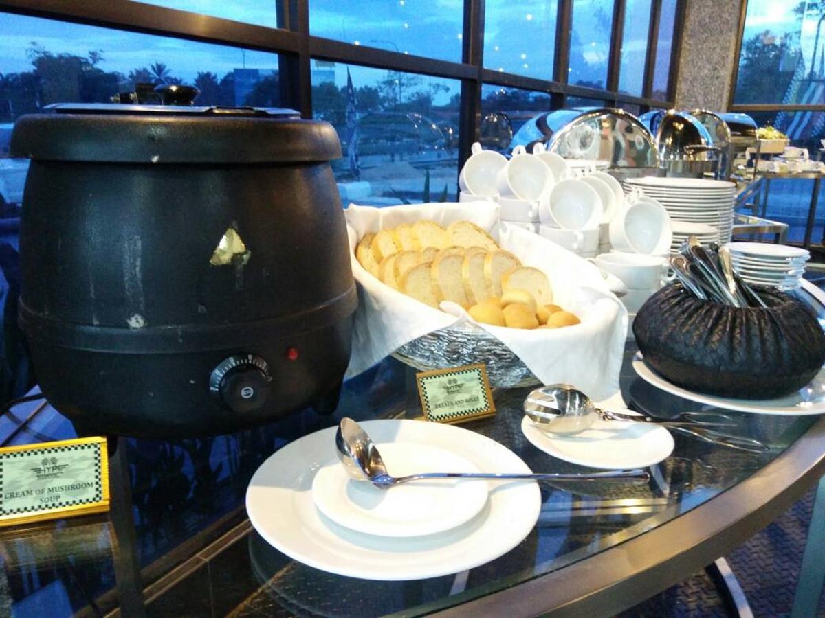 Hype Motorsport Hotel Nilai Esterno foto