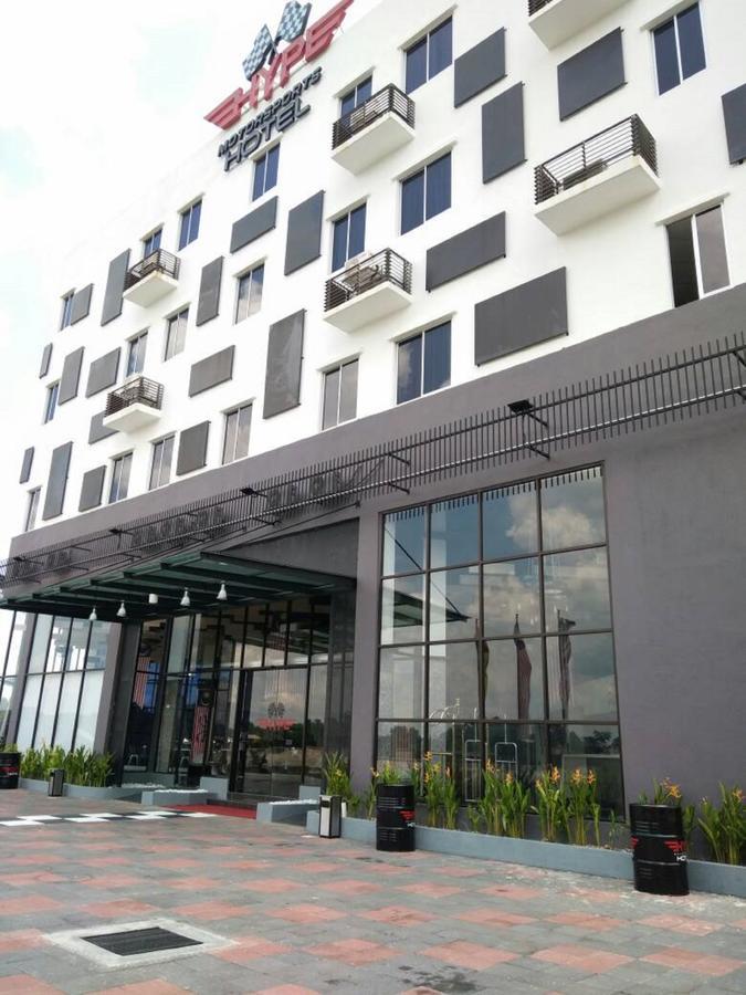 Hype Motorsport Hotel Nilai Esterno foto